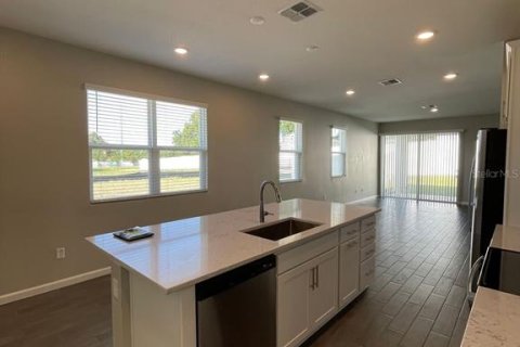 House in Haines City, Florida 3 bedrooms, 146.6 sq.m. № 2287090 - photo 3
