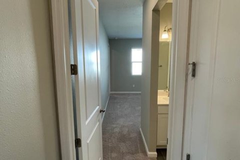 House in Haines City, Florida 3 bedrooms, 146.6 sq.m. № 2287090 - photo 8