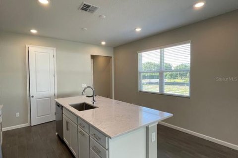 House in Haines City, Florida 3 bedrooms, 146.6 sq.m. № 2287090 - photo 4