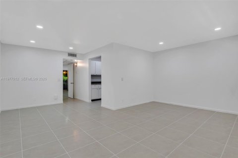Copropriété à louer à Pembroke Pines, Floride: 1 chambre, 75.34 m2 № 2041057 - photo 9