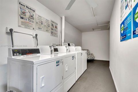 Copropriété à louer à Pembroke Pines, Floride: 1 chambre, 75.34 m2 № 2041057 - photo 18