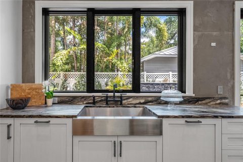 Casa en venta en Tampa, Florida, 3 dormitorios, 353.77 m2 № 2345374 - foto 9