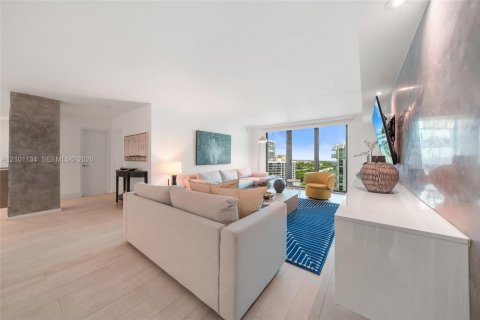 Condo in Key Biscayne, Florida, 2 bedrooms  № 2402471 - photo 3