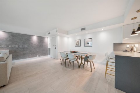 Condo in Key Biscayne, Florida, 2 bedrooms  № 2402471 - photo 4