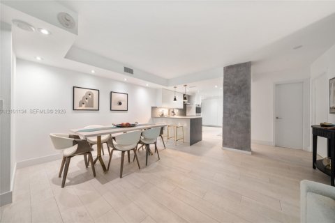 Condo in Key Biscayne, Florida, 2 bedrooms  № 2402471 - photo 5