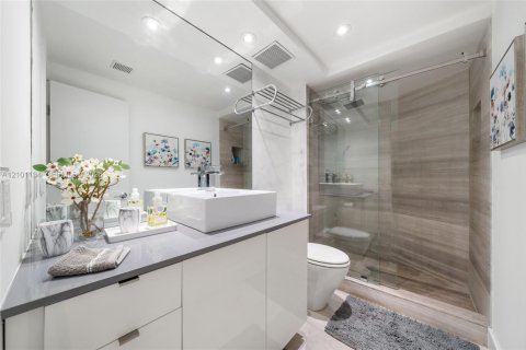 Condo in Key Biscayne, Florida, 2 bedrooms  № 2402471 - photo 20
