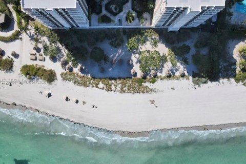 Condo in Key Biscayne, Florida, 2 bedrooms  № 2402471 - photo 25