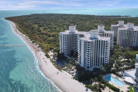 Condo in Key Biscayne, Florida, 2 bedrooms  № 2402471 - photo 27