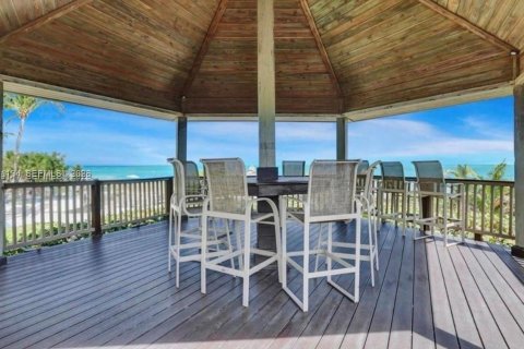 Condo in Key Biscayne, Florida, 2 bedrooms  № 2402471 - photo 24