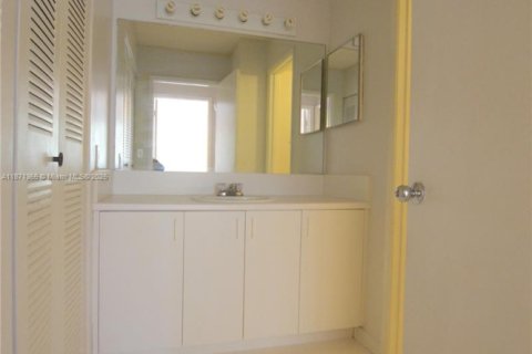 Copropriété à louer à Hypoluxo, Floride: 2 chambres, 85.19 m2 № 1919970 - photo 27