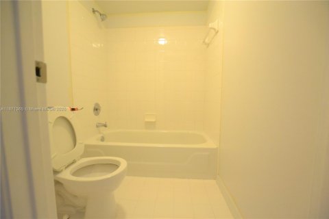Copropriété à louer à Hypoluxo, Floride: 2 chambres, 85.19 m2 № 1919970 - photo 17