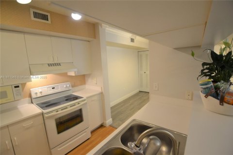 Copropriété à louer à Hypoluxo, Floride: 2 chambres, 85.19 m2 № 1919970 - photo 14