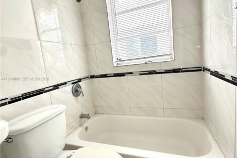 Apartamento en alquiler en Miami, Florida, 1 dormitorio, 37.16 m2 № 1997344 - foto 13