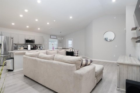 Villa ou maison à vendre à Haines City, Floride: 4 chambres, 143.72 m2 № 1901402 - photo 8