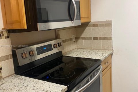 Condominio en alquiler en Boynton Beach, Florida, 2 dormitorios, 80.27 m2 № 1974093 - foto 1