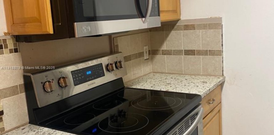 Condominio en Boynton Beach, Florida, 2 dormitorios  № 1974093