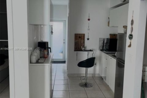 Condo in Miami Beach, Florida, 1 bedroom  № 2010282 - photo 8