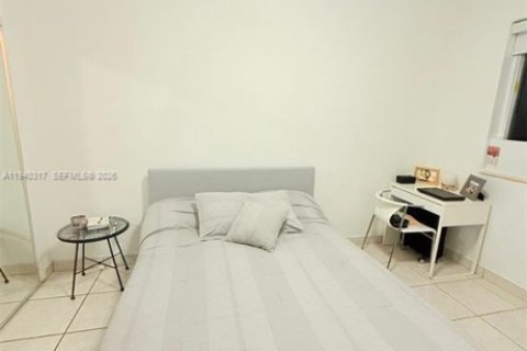 Condo in Miami Beach, Florida, 1 bedroom  № 2010282 - photo 14