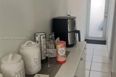 Condo in Miami Beach, Florida, 1 bedroom  № 2010282 - photo 12