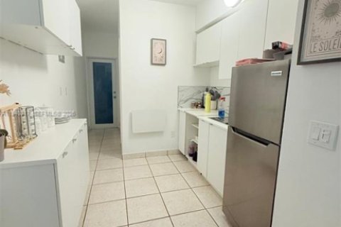 Condo in Miami Beach, Florida, 1 bedroom  № 2010282 - photo 7