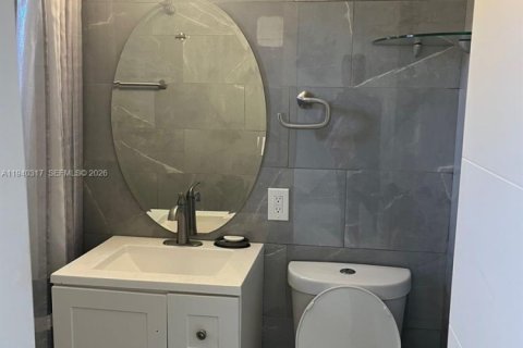 Condo in Miami Beach, Florida, 1 bedroom  № 2010282 - photo 10