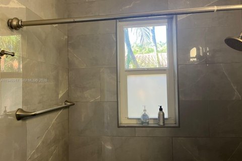 Condo in Miami Beach, Florida, 1 bedroom  № 2010282 - photo 11