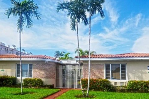 Condo in Miami Beach, Florida, 1 bedroom № 2010282