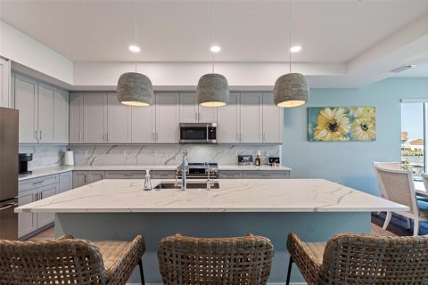 Снять в аренду кондоминиум в Мадейра - Бич, Флорида 4 комнаты, 160.44м2, № 1656897 - фото 5