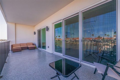 Снять в аренду кондоминиум в Мадейра - Бич, Флорида 4 комнаты, 160.44м2, № 1656897 - фото 18