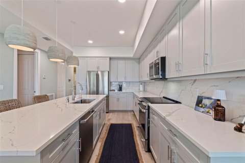 Снять в аренду кондоминиум в Мадейра - Бич, Флорида 4 комнаты, 160.44м2, № 1656897 - фото 7