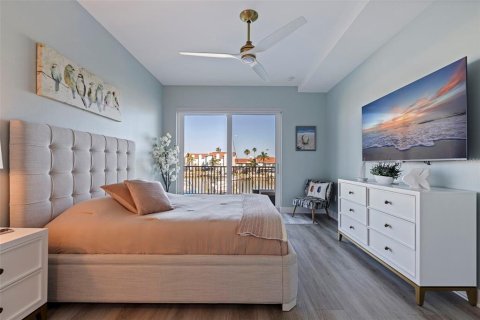 Снять в аренду кондоминиум в Мадейра - Бич, Флорида 4 комнаты, 160.44м2, № 1656897 - фото 19
