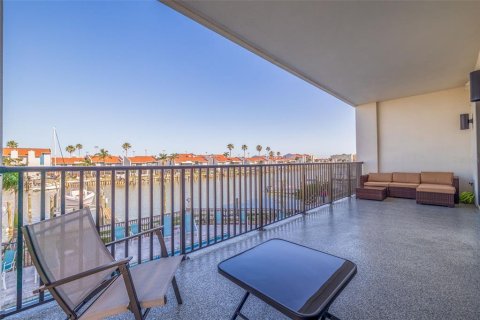 Снять в аренду кондоминиум в Мадейра - Бич, Флорида 4 комнаты, 160.44м2, № 1656897 - фото 14