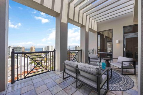 Condominio en alquiler en Sarasota, Florida, 3 dormitorios, 303.6 m2 № 1910257 - foto 1