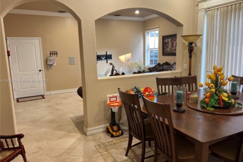 House in Hialeah, Florida 4 bedrooms, 197.32 sq.m. № 1820245 - photo 10