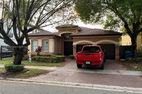 House in Hialeah, Florida 4 bedrooms, 197.32 sq.m. № 1820245 - photo 2