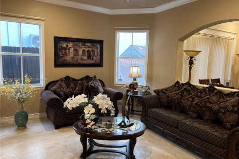 House in Hialeah, Florida 4 bedrooms, 197.32 sq.m. № 1820245 - photo 6