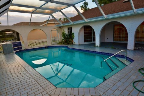 House in Punta Gorda, Florida 3 bedrooms, 273.41 sq.m. № 1677229 - photo 22