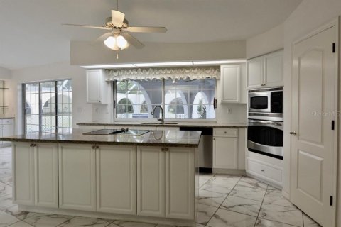 House in Punta Gorda, Florida 3 bedrooms, 273.41 sq.m. № 1677229 - photo 8