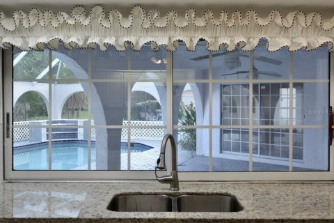 House in Punta Gorda, Florida 3 bedrooms, 273.41 sq.m. № 1677229 - photo 6