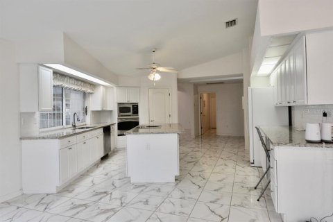 House in Punta Gorda, Florida 3 bedrooms, 273.41 sq.m. № 1677229 - photo 9