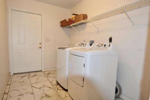 House in Punta Gorda, Florida 3 bedrooms, 273.41 sq.m. № 1677229 - photo 21