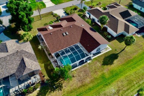 House in Punta Gorda, Florida 3 bedrooms, 273.41 sq.m. № 1677229 - photo 25