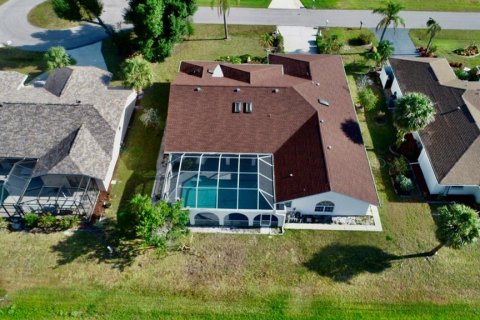 House in Punta Gorda, Florida 3 bedrooms, 273.41 sq.m. № 1677229 - photo 2
