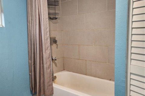 Снять в аренду квартиру в Ленд-о-Лейкс, Флорида 3 комнаты, 124.86м2, № 2132971 - фото 15