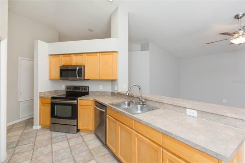 House in Land O' Lakes, Florida 3 bedrooms, 137.12 sq.m. № 2206995 - photo 12