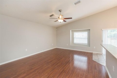 House in Land O' Lakes, Florida 3 bedrooms, 137.12 sq.m. № 2206995 - photo 4