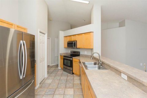 House in Land O' Lakes, Florida 3 bedrooms, 137.12 sq.m. № 2206995 - photo 11