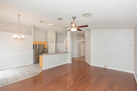 House in Land O' Lakes, Florida 3 bedrooms, 137.12 sq.m. № 2206995 - photo 6