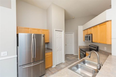 House in Land O' Lakes, Florida 3 bedrooms, 137.12 sq.m. № 2206995 - photo 14