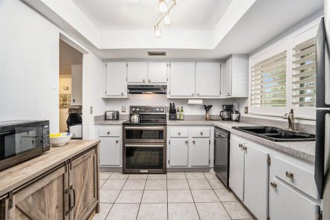 Condo in Seminole, Florida, 2 bedrooms  № 1770981 - photo 16